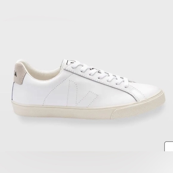 Veja Shoes - VEJA Esplar Leather Logo Sneakers